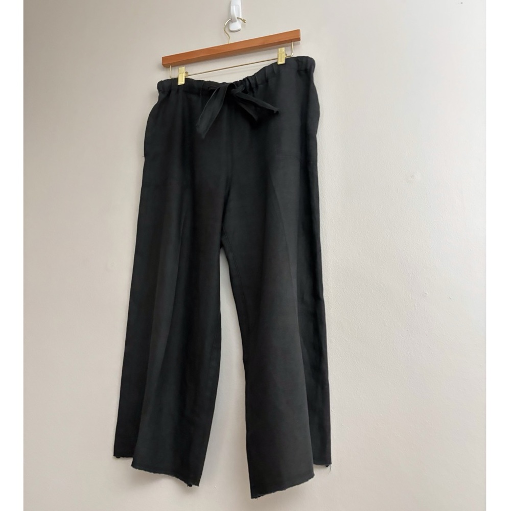 Raquel Allegra Minimalist Cropped Wide Leg Linen Trousers